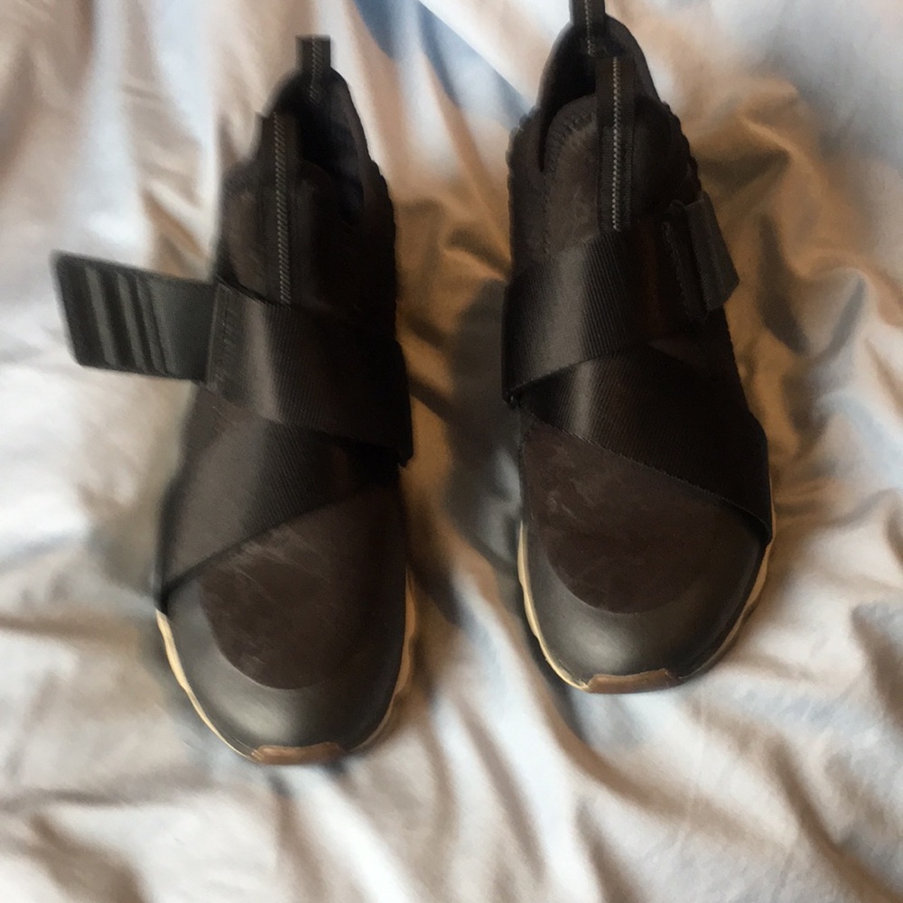 Velcro sneakers